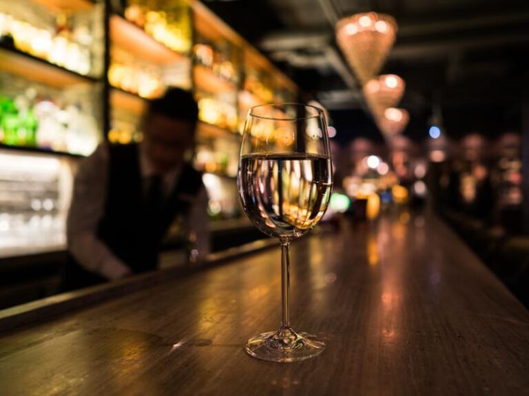 Why the Modern Bar and Grille is the New Standard in Fine Dining